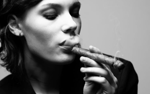 Fumando mulher